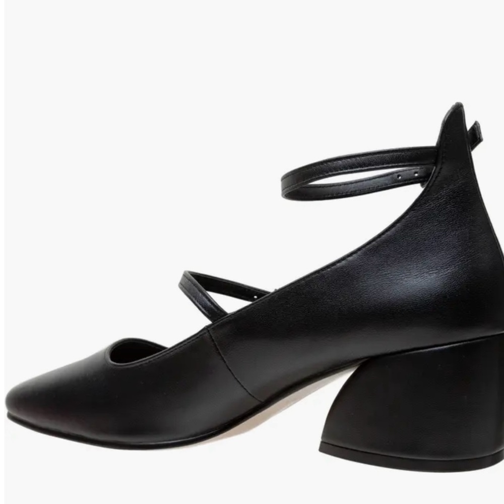 Brand New Lisa Vicky “Savvy-V” Mary Jane Block Heels – Size 8.5M